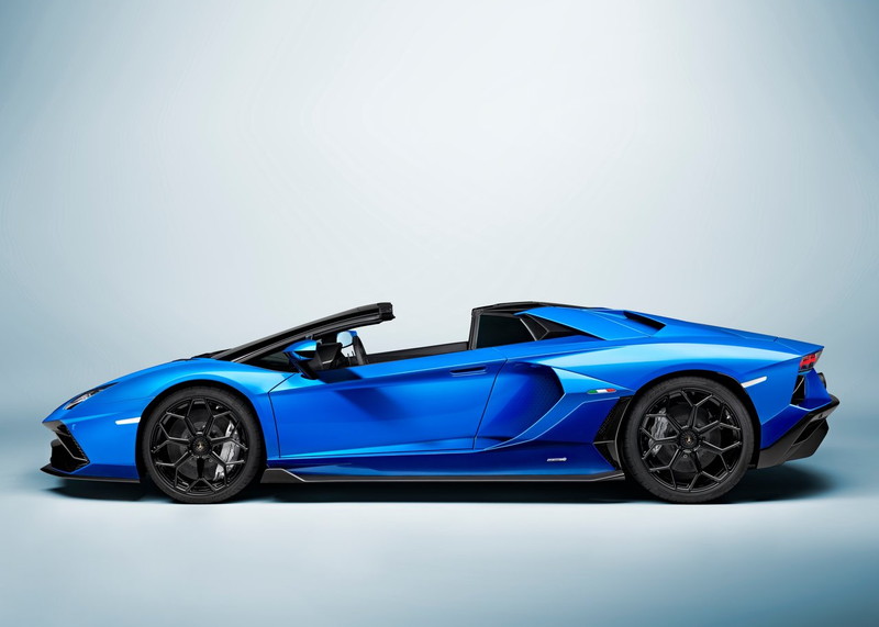 ランボルギーニ アヴェンタドール LP780-4 ウルティメ ロードスター